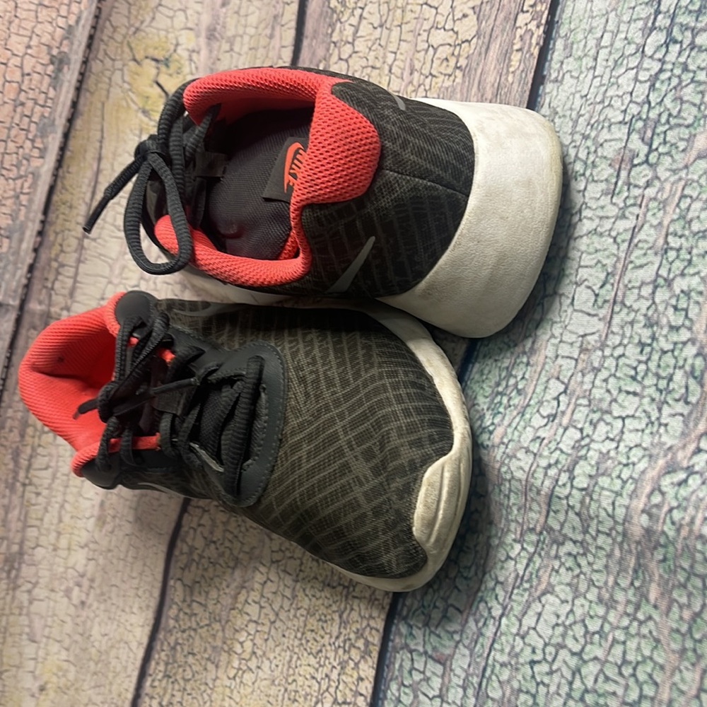 3️⃣/$15! Nikes - Picture 5 of 8